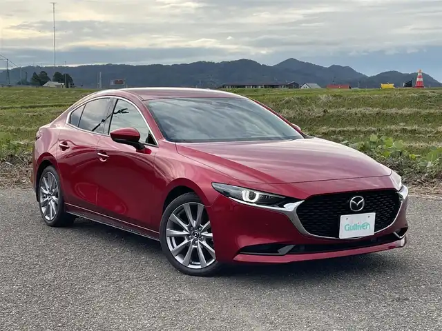 マツダ マツダ３セダン XD Lパッケージ 新潟県 2019(令1)年 3万km ソウルレッドクリスタルM 4WD/純正SDナビ/CD/DVD/BT/フルセグテレビ/SDミュージックサーバー/全方位カメラ/ETC/ドライブレコーダー/衝突被害軽減ブレーキ/レーンキープアシスト/レーダークルーズコントロール/革シート/運転席パワーシート/シートヒーター /ステアリングヒーター/ステアリングスイッチ/パドルシフト/コーナーセンサー/スマートキー/プッシュスタート/LEDヘッドライト/オートライト/オートハイビーム/純正18インチアルミホイール