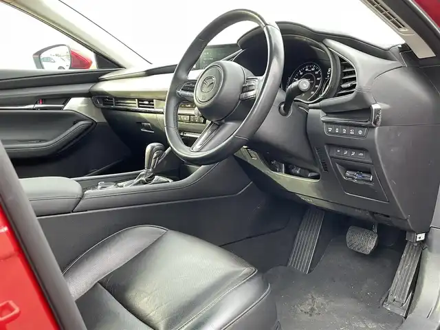 マツダ マツダ３セダン XD Lパッケージ 新潟県 2019(令1)年 3万km ソウルレッドクリスタルM 4WD/純正SDナビ/CD/DVD/BT/フルセグテレビ/SDミュージックサーバー/全方位カメラ/ETC/ドライブレコーダー/衝突被害軽減ブレーキ/レーンキープアシスト/レーダークルーズコントロール/革シート/運転席パワーシート/シートヒーター /ステアリングヒーター/ステアリングスイッチ/パドルシフト/コーナーセンサー/スマートキー/プッシュスタート/LEDヘッドライト/オートライト/オートハイビーム/純正18インチアルミホイール