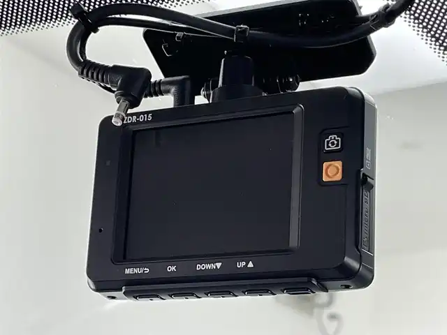 マツダ ＣＸ－５ XD Lパッケージ 愛知県 2022(令4)年 2.1万km ジルコンサンドメタリック 純正１０．２５型ナビ　フルセグＴＶ　Bluetooth　全方位カメラ　禁煙　黒革　シートヒーター　ハンドルヒーター　ＢＯＳＥサウンド　ワイヤレス充電　ＢＳＭ　ＨＵＤ　衝突軽減　追従クルコン　パワーシート　パワーバックドア　ＥＴＣ　/・地上デジタルＴＶチューナー（フルセグ）/・クルージング＆トラフィック・サポート、ワイヤレス充電（Ｑｉ）/・ボーズサウンドシステム（ＡＵＤＩＯＰＩＬＯＴ２＋Ｃｅｎｔｅｒｐｏｉｎｔ２）＋１０スピーカー