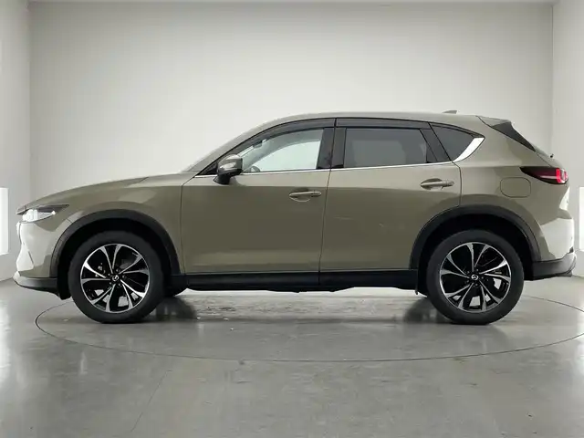 マツダ ＣＸ－５ XD Lパッケージ 愛知県 2022(令4)年 2.1万km ジルコンサンドメタリック 純正１０．２５型ナビ　フルセグＴＶ　Bluetooth　全方位カメラ　禁煙　黒革　シートヒーター　ハンドルヒーター　ＢＯＳＥサウンド　ワイヤレス充電　ＢＳＭ　ＨＵＤ　衝突軽減　追従クルコン　パワーシート　パワーバックドア　ＥＴＣ　/・地上デジタルＴＶチューナー（フルセグ）/・クルージング＆トラフィック・サポート、ワイヤレス充電（Ｑｉ）/・ボーズサウンドシステム（ＡＵＤＩＯＰＩＬＯＴ２＋Ｃｅｎｔｅｒｐｏｉｎｔ２）＋１０スピーカー