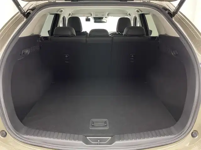 マツダ ＣＸ－５ XD Lパッケージ 愛知県 2022(令4)年 2.1万km ジルコンサンドメタリック 純正１０．２５型ナビ　フルセグＴＶ　Bluetooth　全方位カメラ　禁煙　黒革　シートヒーター　ハンドルヒーター　ＢＯＳＥサウンド　ワイヤレス充電　ＢＳＭ　ＨＵＤ　衝突軽減　追従クルコン　パワーシート　パワーバックドア　ＥＴＣ　/・地上デジタルＴＶチューナー（フルセグ）/・クルージング＆トラフィック・サポート、ワイヤレス充電（Ｑｉ）/・ボーズサウンドシステム（ＡＵＤＩＯＰＩＬＯＴ２＋Ｃｅｎｔｅｒｐｏｉｎｔ２）＋１０スピーカー