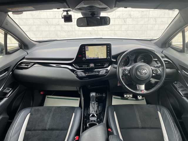 トヨタ Ｃ－ＨＲ S GRスポーツ 山形県 2020(令2)年 8.7万km ブラック/ホワイトパールクリスタルシャイン 2トーン 禁煙車/純正オーディオナビ(AM/FM/TV/BT/Miracast/USB)/Toyota Safety Sense/・プリクラッシュセーフティー/・レーントレーシングアシスト/・オートマチックハイビーム/・レーダークルーズコントロール/・ロードサインアシスト/先行車発進告知機能/ブラインドスポットモニター/車両接近通報装置/ドライブスタートコントロール/GRスポーツ専用エクステリア/シートヒーター(D/N席)/ビルトインETC/ドライブレコーダー(前方)/スペアキー(1本)/純正19インチAW積込(サマータイヤ)
