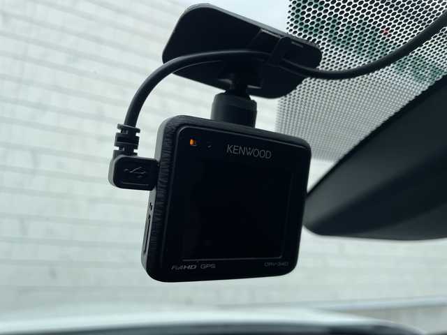 トヨタ Ｃ－ＨＲ S GRスポーツ 山形県 2020(令2)年 8.7万km ブラック/ホワイトパールクリスタルシャイン 2トーン 禁煙車/純正オーディオナビ(AM/FM/TV/BT/Miracast/USB)/Toyota Safety Sense/・プリクラッシュセーフティー/・レーントレーシングアシスト/・オートマチックハイビーム/・レーダークルーズコントロール/・ロードサインアシスト/先行車発進告知機能/ブラインドスポットモニター/車両接近通報装置/ドライブスタートコントロール/GRスポーツ専用エクステリア/シートヒーター(D/N席)/ビルトインETC/ドライブレコーダー(前方)/スペアキー(1本)/純正19インチAW積込(サマータイヤ)