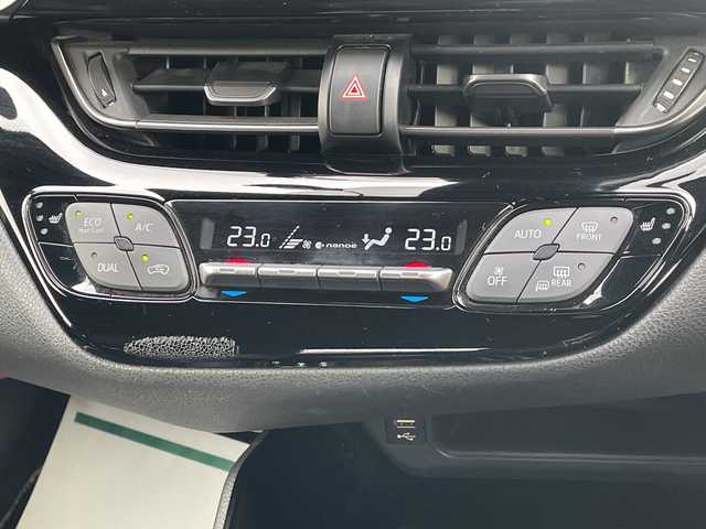 トヨタ Ｃ－ＨＲ S GRスポーツ 山形県 2020(令2)年 8.7万km ブラック/ホワイトパールクリスタルシャイン 2トーン 禁煙車/純正オーディオナビ(AM/FM/TV/BT/Miracast/USB)/Toyota Safety Sense/・プリクラッシュセーフティー/・レーントレーシングアシスト/・オートマチックハイビーム/・レーダークルーズコントロール/・ロードサインアシスト/先行車発進告知機能/ブラインドスポットモニター/車両接近通報装置/ドライブスタートコントロール/GRスポーツ専用エクステリア/シートヒーター(D/N席)/ビルトインETC/ドライブレコーダー(前方)/スペアキー(1本)/純正19インチAW積込(サマータイヤ)