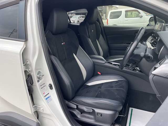 トヨタ Ｃ－ＨＲ S GRスポーツ 山形県 2020(令2)年 8.7万km ブラック/ホワイトパールクリスタルシャイン 2トーン 禁煙車/純正オーディオナビ(AM/FM/TV/BT/Miracast/USB)/Toyota Safety Sense/・プリクラッシュセーフティー/・レーントレーシングアシスト/・オートマチックハイビーム/・レーダークルーズコントロール/・ロードサインアシスト/先行車発進告知機能/ブラインドスポットモニター/車両接近通報装置/ドライブスタートコントロール/GRスポーツ専用エクステリア/シートヒーター(D/N席)/ビルトインETC/ドライブレコーダー(前方)/スペアキー(1本)/純正19インチAW積込(サマータイヤ)