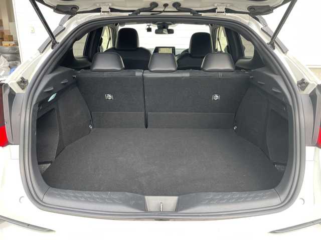 トヨタ Ｃ－ＨＲ S GRスポーツ 山形県 2020(令2)年 8.7万km ブラック/ホワイトパールクリスタルシャイン 2トーン 禁煙車/純正オーディオナビ(AM/FM/TV/BT/Miracast/USB)/Toyota Safety Sense/・プリクラッシュセーフティー/・レーントレーシングアシスト/・オートマチックハイビーム/・レーダークルーズコントロール/・ロードサインアシスト/先行車発進告知機能/ブラインドスポットモニター/車両接近通報装置/ドライブスタートコントロール/GRスポーツ専用エクステリア/シートヒーター(D/N席)/ビルトインETC/ドライブレコーダー(前方)/スペアキー(1本)/純正19インチAW積込(サマータイヤ)