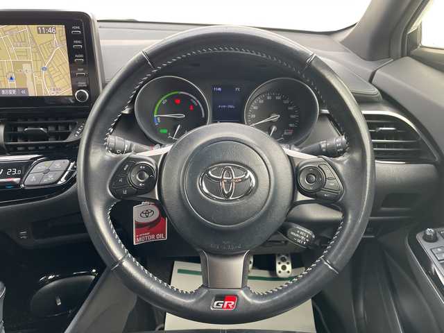 トヨタ Ｃ－ＨＲ S GRスポーツ 山形県 2020(令2)年 8.7万km ブラック/ホワイトパールクリスタルシャイン 2トーン 禁煙車/純正オーディオナビ(AM/FM/TV/BT/Miracast/USB)/Toyota Safety Sense/・プリクラッシュセーフティー/・レーントレーシングアシスト/・オートマチックハイビーム/・レーダークルーズコントロール/・ロードサインアシスト/先行車発進告知機能/ブラインドスポットモニター/車両接近通報装置/ドライブスタートコントロール/GRスポーツ専用エクステリア/シートヒーター(D/N席)/ビルトインETC/ドライブレコーダー(前方)/スペアキー(1本)/純正19インチAW積込(サマータイヤ)