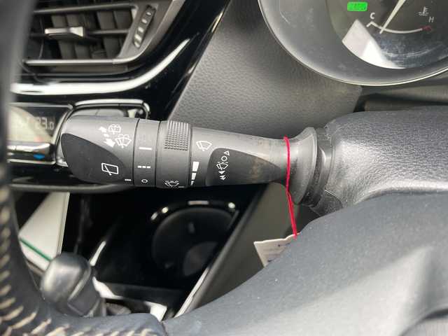 トヨタ Ｃ－ＨＲ S GRスポーツ 山形県 2020(令2)年 8.7万km ブラック/ホワイトパールクリスタルシャイン 2トーン 禁煙車/純正オーディオナビ(AM/FM/TV/BT/Miracast/USB)/Toyota Safety Sense/・プリクラッシュセーフティー/・レーントレーシングアシスト/・オートマチックハイビーム/・レーダークルーズコントロール/・ロードサインアシスト/先行車発進告知機能/ブラインドスポットモニター/車両接近通報装置/ドライブスタートコントロール/GRスポーツ専用エクステリア/シートヒーター(D/N席)/ビルトインETC/ドライブレコーダー(前方)/スペアキー(1本)/純正19インチAW積込(サマータイヤ)