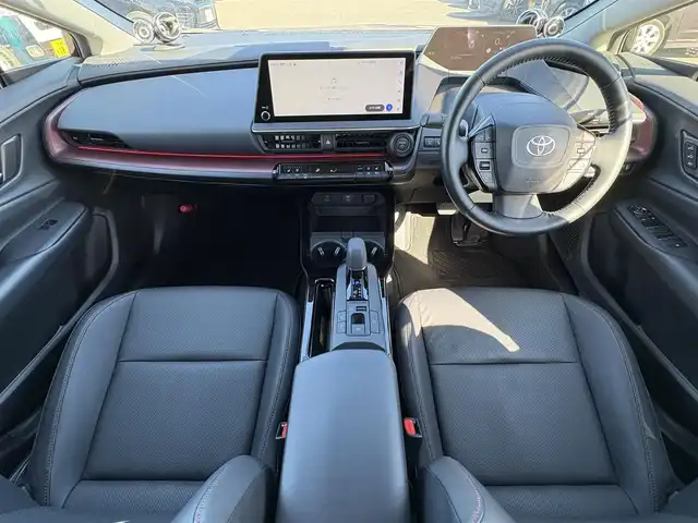 トヨタ プリウス Z 大分県 2023(令5)年 3.2万km アティチュードブラックマイカ ・純正ナビ(BT/Miracast/USB)/・全方位カメラ/・フルセグテレビ/・純正プレミアムスピーカー/・AC100V/・レーダークルーズコントロール/・プリクラッシュセーフティ/・ブラインドスポットモニター/・ETC2.0/・パワーシート/・シートメモリー/・デジタルインナーミラー/・ステアリングヒーター/・オートハイビーム/・パーキングアシスト/・ブレーキホールド/・電動リアゲート/・スマートキー/・純正アルミホイール