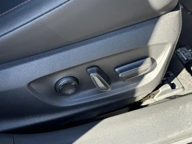 トヨタ プリウス Z 大分県 2023(令5)年 3.2万km アティチュードブラックマイカ ・純正ナビ(BT/Miracast/USB)/・全方位カメラ/・フルセグテレビ/・純正プレミアムスピーカー/・AC100V/・レーダークルーズコントロール/・プリクラッシュセーフティ/・ブラインドスポットモニター/・ETC2.0/・パワーシート/・シートメモリー/・デジタルインナーミラー/・ステアリングヒーター/・オートハイビーム/・パーキングアシスト/・ブレーキホールド/・電動リアゲート/・スマートキー/・純正アルミホイール