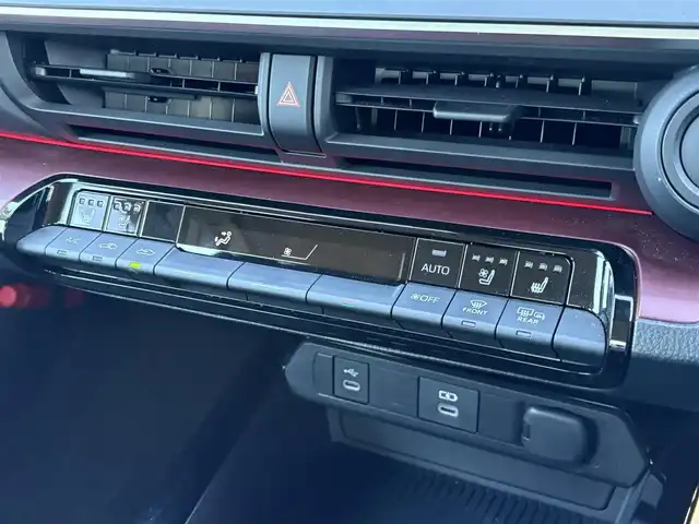 トヨタ プリウス Z 大分県 2023(令5)年 3.2万km アティチュードブラックマイカ ・純正ナビ(BT/Miracast/USB)/・全方位カメラ/・フルセグテレビ/・純正プレミアムスピーカー/・AC100V/・レーダークルーズコントロール/・プリクラッシュセーフティ/・ブラインドスポットモニター/・ETC2.0/・パワーシート/・シートメモリー/・デジタルインナーミラー/・ステアリングヒーター/・オートハイビーム/・パーキングアシスト/・ブレーキホールド/・電動リアゲート/・スマートキー/・純正アルミホイール