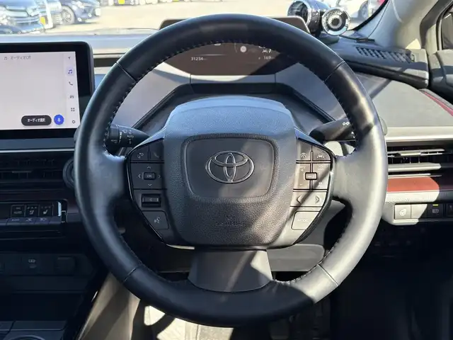 トヨタ プリウス Z 大分県 2023(令5)年 3.2万km アティチュードブラックマイカ ・純正ナビ(BT/Miracast/USB)/・全方位カメラ/・フルセグテレビ/・純正プレミアムスピーカー/・AC100V/・レーダークルーズコントロール/・プリクラッシュセーフティ/・ブラインドスポットモニター/・ETC2.0/・パワーシート/・シートメモリー/・デジタルインナーミラー/・ステアリングヒーター/・オートハイビーム/・パーキングアシスト/・ブレーキホールド/・電動リアゲート/・スマートキー/・純正アルミホイール