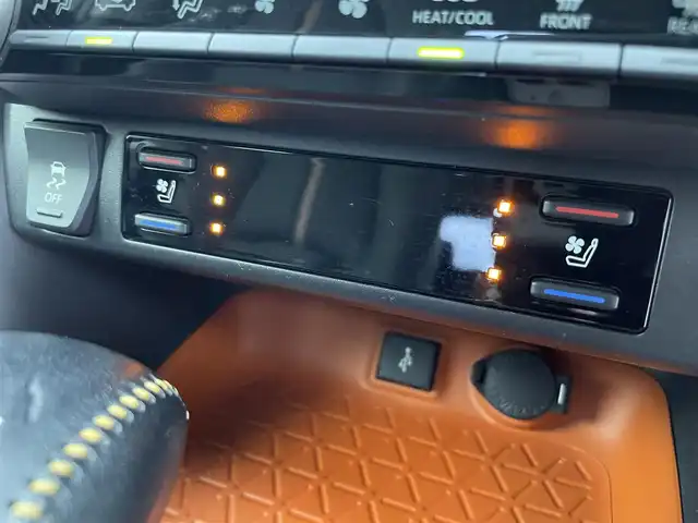 トヨタ ＲＡＶ４ アドベンチャー 富山県 2021(令3)年 4.8万km アティチュードブラックマイカ 純正9型ディスプレイオーディオ（AM/FM/BT/USB）/フルセグTV/バックカメラ/前後ドライブレコーダー/ETC/レザーシート/D席パワーシート/D/N席シートヒーター/D/N席シートベンチレーション/衝突被害軽減システム/レーダークルーズコントロール/レーンキープアシスト/横滑り防止装置/ダウンヒルアシストコントロール/純正アルミホイール/純正フロアマット/オートLEDライト/オートマチックハイビーム/フォグライト/ハンドルヒーター/オートホールド付電子パーキング