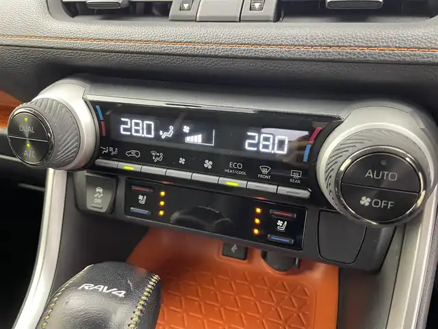 トヨタ ＲＡＶ４ アドベンチャー 富山県 2021(令3)年 4.8万km アティチュードブラックマイカ 純正9型ディスプレイオーディオ（AM/FM/BT/USB）/フルセグTV/バックカメラ/前後ドライブレコーダー/ETC/レザーシート/D席パワーシート/D/N席シートヒーター/D/N席シートベンチレーション/衝突被害軽減システム/レーダークルーズコントロール/レーンキープアシスト/横滑り防止装置/ダウンヒルアシストコントロール/純正アルミホイール/純正フロアマット/オートLEDライト/オートマチックハイビーム/フォグライト/ハンドルヒーター/オートホールド付電子パーキング