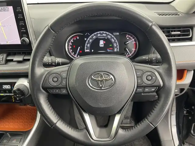 トヨタ ＲＡＶ４ アドベンチャー 富山県 2021(令3)年 4.8万km アティチュードブラックマイカ 純正9型ディスプレイオーディオ（AM/FM/BT/USB）/フルセグTV/バックカメラ/前後ドライブレコーダー/ETC/レザーシート/D席パワーシート/D/N席シートヒーター/D/N席シートベンチレーション/衝突被害軽減システム/レーダークルーズコントロール/レーンキープアシスト/横滑り防止装置/ダウンヒルアシストコントロール/純正アルミホイール/純正フロアマット/オートLEDライト/オートマチックハイビーム/フォグライト/ハンドルヒーター/オートホールド付電子パーキング