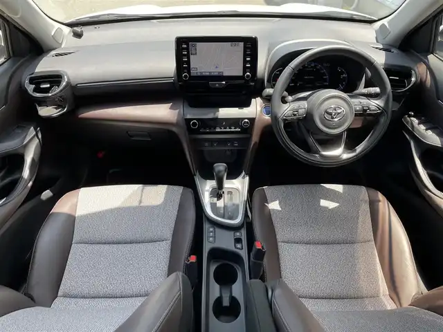 トヨタ ヤリスクロス ハイブリッド Z 佐賀県 2021(令3)年 3.6万km ホワイトパールクリスタルシャイン 純正8型ディスプレイオーディオ/・ナビ機能有り/Bluetooth/バックカメラ/レーダークルーズコントロール/ビルトインETC2.0/前後ドライブレコーダー/電動リアゲート/ハーフレザーシート/シートヒーター/クリアランスソナー/運転席パワーシート/革巻きステアリング/ステアリングスイッチ/電動パーキングブレーキ/ブレーキホールド/オートライト/オートマチックハイビーム/純正LEDヘッドライト/純正18インチAW/純正フロアマット/純正ドアバイザー/トヨタセーフティセンス/・プリクラッシュセーフティ/・レーントレーシングアシスト/・パーキングサポートブレーキ/・BSM/・RCTA/・ロードサインアシスト