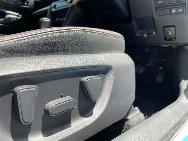 トヨタ ヤリスクロス ハイブリッド Z 佐賀県 2021(令3)年 3.6万km ホワイトパールクリスタルシャイン 純正8型ディスプレイオーディオ/・ナビ機能有り/Bluetooth/バックカメラ/レーダークルーズコントロール/ビルトインETC2.0/前後ドライブレコーダー/電動リアゲート/ハーフレザーシート/シートヒーター/クリアランスソナー/運転席パワーシート/革巻きステアリング/ステアリングスイッチ/電動パーキングブレーキ/ブレーキホールド/オートライト/オートマチックハイビーム/純正LEDヘッドライト/純正18インチAW/純正フロアマット/純正ドアバイザー/トヨタセーフティセンス/・プリクラッシュセーフティ/・レーントレーシングアシスト/・パーキングサポートブレーキ/・BSM/・RCTA/・ロードサインアシスト