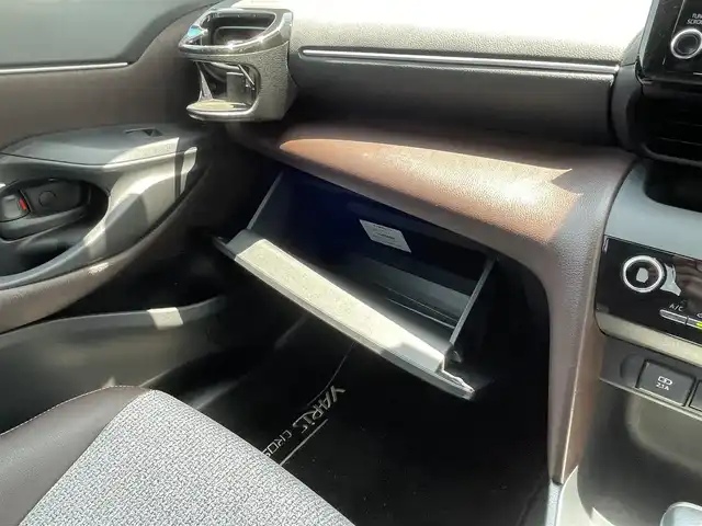 トヨタ ヤリスクロス ハイブリッド Z 佐賀県 2021(令3)年 3.6万km ホワイトパールクリスタルシャイン 純正8型ディスプレイオーディオ/・ナビ機能有り/Bluetooth/バックカメラ/レーダークルーズコントロール/ビルトインETC2.0/前後ドライブレコーダー/電動リアゲート/ハーフレザーシート/シートヒーター/クリアランスソナー/運転席パワーシート/革巻きステアリング/ステアリングスイッチ/電動パーキングブレーキ/ブレーキホールド/オートライト/オートマチックハイビーム/純正LEDヘッドライト/純正18インチAW/純正フロアマット/純正ドアバイザー/トヨタセーフティセンス/・プリクラッシュセーフティ/・レーントレーシングアシスト/・パーキングサポートブレーキ/・BSM/・RCTA/・ロードサインアシスト