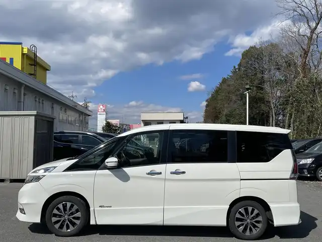 日産 セレナ ハイウェイスター 栃木県 2017(平29)年 13.2万km ブリリアントホワイトパール (株)IDOMが運営する【じしゃロン宇都宮店】の自社ローン対象車両になります。こちらは現金またはオートローンご利用時の価格です。自社ローンご希望の方は別途その旨お申付け下さい/純正ナビ（CD・DVD・BT接続可）/フルセグテレビ/フリップダウンモニター/ETC/バックカメラ/両側パワースライドドア/エマージェンシーブレーキ/クルーズコントロール