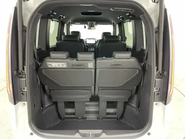 ホンダ ステップワゴン スパーダ eHEV プレミアムライン 岡山県 2023(令5)年 0.8万km プラチナホワイトパール 無限フルエアロ（F/S/RF)/無限18インチAW/無限フロントグリル/無限ドアミラーカバー/純正１１．４インチナビ/（Bluetooth/CD/DVD/フルセグTV）/ハーフレザー/衝突軽減ブレーキ/レーダークルーズコントロール/アラウンドビューモニター/ビルトインＥＴＣ２．０/ＬＥＤヘッドライト/オートハイビーム/フォグランプ/シートヒーター/ブラインドスポットモニター/純正ドライブレコーダー（前後）/パドルシフト/USB接続/フロアマット/両側パワースライドドア
