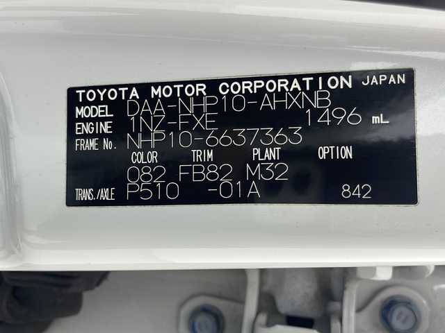 トヨタ アクア S 群馬県 2017(平29)年 3万km ライムホワイトパールクリスタルシャイン 純正ナビ　バックカメラ　スマートキー　衝突被害軽減ブレーキ　ワンセグＴＶ　ビルトインＥＴＣ　ドライブレコーダー　オートハイビーム　レーンキープアシスト　ステアリングリモコン　横滑り防止機能　禁煙車