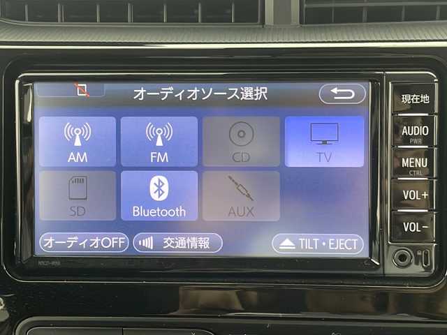 トヨタ アクア S 群馬県 2017(平29)年 3万km ライムホワイトパールクリスタルシャイン 純正ナビ　バックカメラ　スマートキー　衝突被害軽減ブレーキ　ワンセグＴＶ　ビルトインＥＴＣ　ドライブレコーダー　オートハイビーム　レーンキープアシスト　ステアリングリモコン　横滑り防止機能　禁煙車