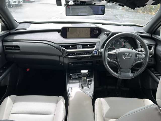 レクサス ＵＸ 250h バージョンC 岐阜県 2019(令1)年 3.8万km ソニッククォーツ プリクラッシュセーフティ/車線逸脱警報/オートマチックハイビーム/レーダークルーズコントロール/純正ナビ /フルセグTV/Bluetooth/純正ドライブレコーダー/ミラー型ドラレコ/DVD/ステアリングヒーター/前席シートヒーター/前席パワーシート/シートメモリー/保証書/取扱説明書/スペアキー/カードキー