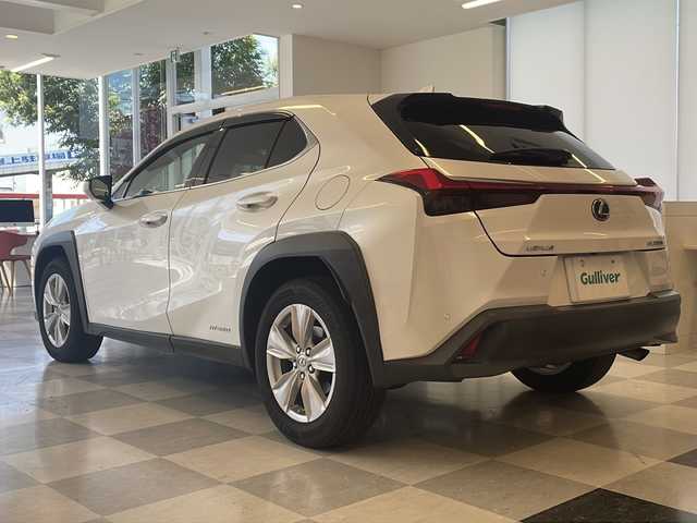 レクサス ＵＸ 250h バージョンC 岐阜県 2019(令1)年 3.8万km ソニッククォーツ プリクラッシュセーフティ/車線逸脱警報/オートマチックハイビーム/レーダークルーズコントロール/純正ナビ /フルセグTV/Bluetooth/純正ドライブレコーダー/ミラー型ドラレコ/DVD/ステアリングヒーター/前席シートヒーター/前席パワーシート/シートメモリー/保証書/取扱説明書/スペアキー/カードキー