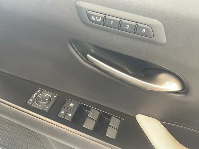 レクサス ＵＸ 250h バージョンC 岐阜県 2019(令1)年 3.8万km ソニッククォーツ プリクラッシュセーフティ/車線逸脱警報/オートマチックハイビーム/レーダークルーズコントロール/純正ナビ /フルセグTV/Bluetooth/純正ドライブレコーダー/ミラー型ドラレコ/DVD/ステアリングヒーター/前席シートヒーター/前席パワーシート/シートメモリー/保証書/取扱説明書/スペアキー/カードキー