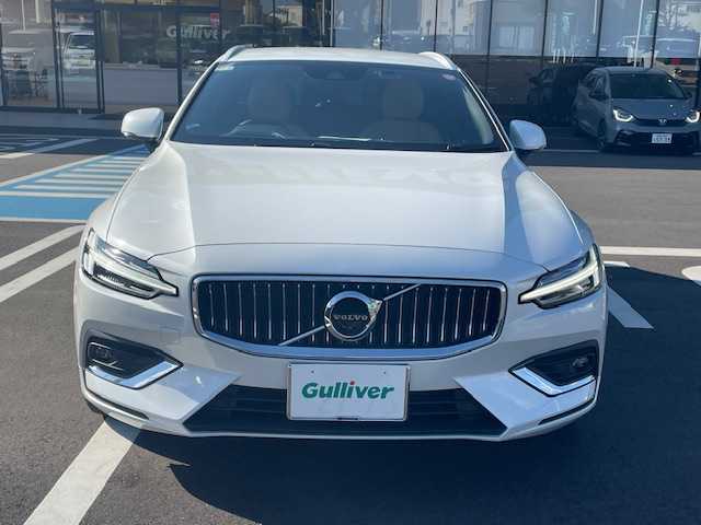 ボルボ Ｖ６０ B5 インスクリプション 愛知県 2022(令4)年 3.3万km パール ハーマンカードンサウンド/タンレザーシート/エアシート/シートヒーター/レーダークルーズ/純正ナビ/バックカメラ