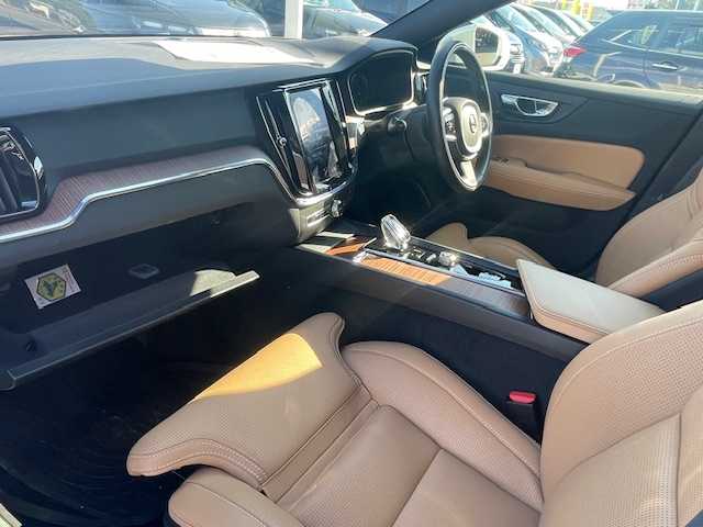 ボルボ Ｖ６０ B5 インスクリプション 愛知県 2022(令4)年 3.3万km パール ハーマンカードンサウンド/タンレザーシート/エアシート/シートヒーター/レーダークルーズ/純正ナビ/バックカメラ