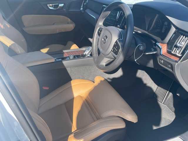 ボルボ Ｖ６０ B5 インスクリプション 愛知県 2022(令4)年 3.3万km パール ハーマンカードンサウンド/タンレザーシート/エアシート/シートヒーター/レーダークルーズ/純正ナビ/バックカメラ