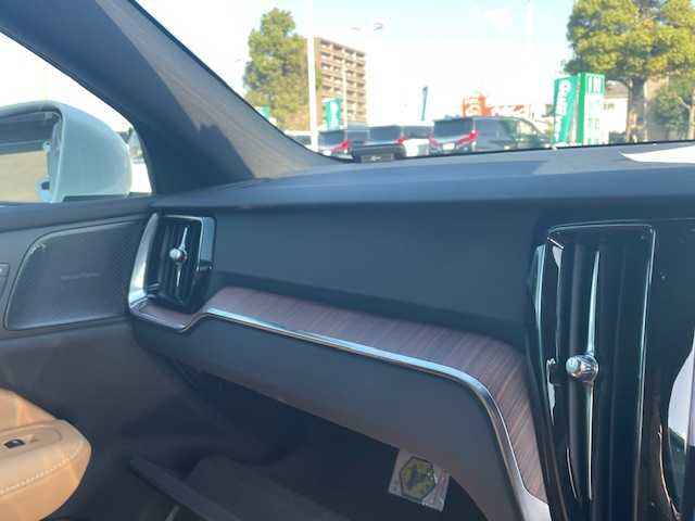 ボルボ Ｖ６０ B5 インスクリプション 愛知県 2022(令4)年 3.3万km パール ハーマンカードンサウンド/タンレザーシート/エアシート/シートヒーター/レーダークルーズ/純正ナビ/バックカメラ