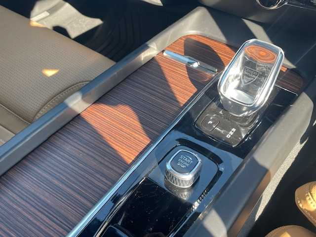 ボルボ Ｖ６０ B5 インスクリプション 愛知県 2022(令4)年 3.3万km パール ハーマンカードンサウンド/タンレザーシート/エアシート/シートヒーター/レーダークルーズ/純正ナビ/バックカメラ