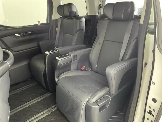 トヨタ アルファード S Cパッケージ 富山県 2022(令4)年 1.9万km ホワイトパールクリスタルシャイン サンルーフ/モデリスタエアロ/純正ディスプレイオーディオ（AM/FM/BT/USB）/バックカメラ/両側パワースライドドア/パワーバックドア/レザーシート/D/N席パワーシート/D席メモリシート/シートヒーター/シートベンチレーション/ハンドルヒーター/デジタルインナーミラー/ブラインドスポットモニター/衝突被害軽減システム/レーダークルーズコントロール/レーンキープアシスト/コーナーセンサー/横滑り防止装置/純正アルミホイール/社外フロアマット/オートLEDライト/オートマチックハイビーム/オートホールド付電子パーキング/スマートキー/スペアキー