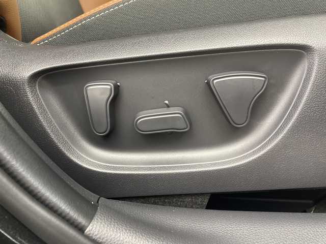 トヨタ ヤリスクロス ハイブリッド Z アドベンチャー 群馬県 2025(令7)年 0.1千km ブラックマイカ 登録済未使用車（登録時走行距離：１０Km）/＝＝＝＝＝＝＝＝＝＝＝＝＝＝＝＝＝＝＝＝＝＝＝/純正8型ナビ　/全周囲カメラ　/ＥＴＣ２．０　/ＢＳＭ　/ＨＤＭＩ　/シートヒーター　/パワーシート　/ハンドルヒーター　/衝突被害軽減ブレーキ　/レーンキープアシスト　/クリアランスソナー　/禁煙車