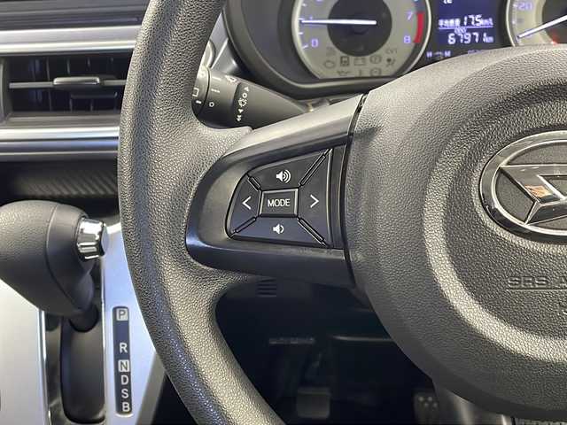 ダイハツ キャスト アクティバ X SAⅡ 栃木県 2017(平29)年 6.8万km パールホワイトⅢ スマートアシストII/・衝突回避支援ブレーキ/・車線逸脱警報/・誤発進抑制制御/・先行車発進お知らせ/・衝突警報/純正ナビ/CD/AM/FM/DVD/フルセグTV/Bluetooth/純正フロアマット/純正ドアバイザー/オートライト/ライトレベライザー/スマートキー/プッシュスタート/ドラレコ