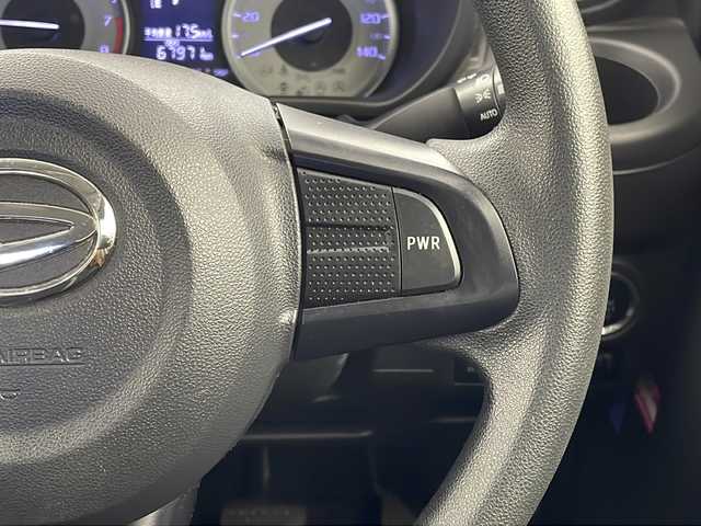 ダイハツ キャスト アクティバ X SAⅡ 栃木県 2017(平29)年 6.8万km パールホワイトⅢ スマートアシストII/・衝突回避支援ブレーキ/・車線逸脱警報/・誤発進抑制制御/・先行車発進お知らせ/・衝突警報/純正ナビ/CD/AM/FM/DVD/フルセグTV/Bluetooth/純正フロアマット/純正ドアバイザー/オートライト/ライトレベライザー/スマートキー/プッシュスタート/ドラレコ