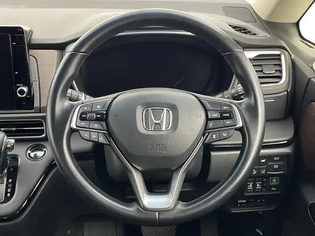 ホンダ オデッセイ ハイブリッド e:HEVアブソルート EX 新潟県 2021(令3)年 6.1万km プレミアムヴィーナスブラックP メーカー純正ナビ/(CD.DVD.SD.フルセグ.Bluetooth)/全方位カメラ/ホンダセンシング/レーダークルーズコントロール/レーンキープアシスト/ブラインドスポットモニター/LEDオートライト/両側パワースライドドア/前後ドライブレコーダー/ハーフレザーシート/前席シートヒーター/ビルトインETC2.0/プッシュスタート/スマートキー/純正フロアマット