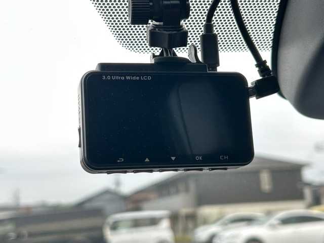 トヨタ ヴォクシー ハイブリッド S－Z 千葉県 2024(令6)年 2.2万km スパークリングブラックパールクリスタルシャイン 純正10.5インチディスプレイオーディオナビ/フルセグTV/HDMI/Bluetooth/ETC2.0/モデリスタエアロパーツセット/モデリスタシグニチャーイルミグリル/モデリスタイルミルーフスポイラー/パノラミックビューモニター/両側パワースライドドア/パワーバックドア/純正フリップダウンモニター/ヘッドアップディスプレイ/前後ドライブレコーダー/前後コーナーセンサー/1列目・2列目シートヒーター/2列目オットマン/ハーフレザーシート/デジタルインナーミラー/ブラインドスポットモニター/プリクラッシュセーフティ/レーンディパーチャーアラート/ロードサインアシスト/緊急時操舵支援/フロントクロストラフィックアラート/レーンチェンジアシスト/安心降車アシスト/オートハイビーム/ウィンカーミラー/プッシュスタート/スマートキー/スペアキー1本/ドアバイザー/リアサンシェード/ステアリングスイッチ/LEDヘッドライト/モデリスタ18インチアルミホイール/純正フロアマット/保証書/取扱説明書