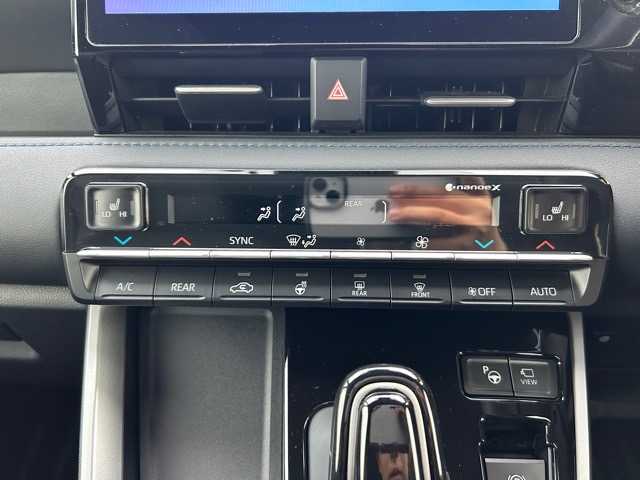 トヨタ ヴォクシー ハイブリッド S－Z 千葉県 2024(令6)年 2.2万km スパークリングブラックパールクリスタルシャイン 純正10.5インチディスプレイオーディオナビ/フルセグTV/HDMI/Bluetooth/ETC2.0/モデリスタエアロパーツセット/モデリスタシグニチャーイルミグリル/モデリスタイルミルーフスポイラー/パノラミックビューモニター/両側パワースライドドア/パワーバックドア/純正フリップダウンモニター/ヘッドアップディスプレイ/前後ドライブレコーダー/前後コーナーセンサー/1列目・2列目シートヒーター/2列目オットマン/ハーフレザーシート/デジタルインナーミラー/ブラインドスポットモニター/プリクラッシュセーフティ/レーンディパーチャーアラート/ロードサインアシスト/緊急時操舵支援/フロントクロストラフィックアラート/レーンチェンジアシスト/安心降車アシスト/オートハイビーム/ウィンカーミラー/プッシュスタート/スマートキー/スペアキー1本/ドアバイザー/リアサンシェード/ステアリングスイッチ/LEDヘッドライト/モデリスタ18インチアルミホイール/純正フロアマット/保証書/取扱説明書