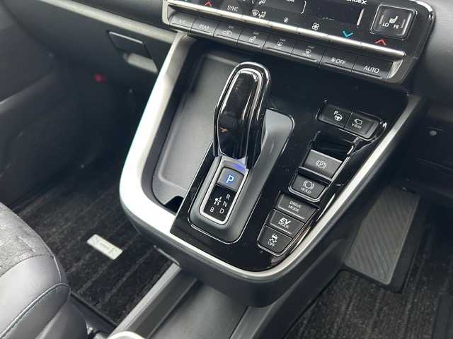 トヨタ ヴォクシー ハイブリッド S－Z 千葉県 2024(令6)年 2.2万km スパークリングブラックパールクリスタルシャイン 純正10.5インチディスプレイオーディオナビ/フルセグTV/HDMI/Bluetooth/ETC2.0/モデリスタエアロパーツセット/モデリスタシグニチャーイルミグリル/モデリスタイルミルーフスポイラー/パノラミックビューモニター/両側パワースライドドア/パワーバックドア/純正フリップダウンモニター/ヘッドアップディスプレイ/前後ドライブレコーダー/前後コーナーセンサー/1列目・2列目シートヒーター/2列目オットマン/ハーフレザーシート/デジタルインナーミラー/ブラインドスポットモニター/プリクラッシュセーフティ/レーンディパーチャーアラート/ロードサインアシスト/緊急時操舵支援/フロントクロストラフィックアラート/レーンチェンジアシスト/安心降車アシスト/オートハイビーム/ウィンカーミラー/プッシュスタート/スマートキー/スペアキー1本/ドアバイザー/リアサンシェード/ステアリングスイッチ/LEDヘッドライト/モデリスタ18インチアルミホイール/純正フロアマット/保証書/取扱説明書