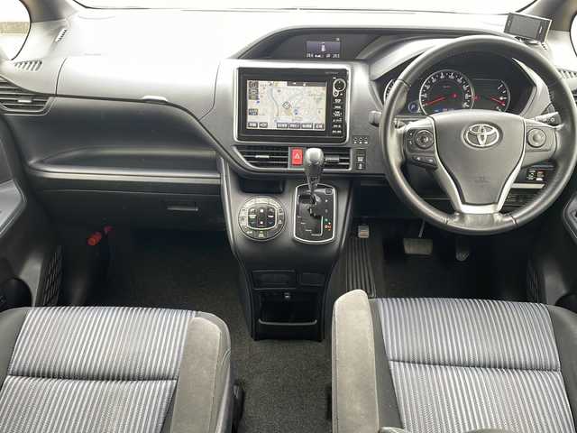 トヨタ ヴォクシー ZS 神奈川県 2014(平26)年 10万km ホワイトパールクリスタルシャイン 純正ナビ/（CD/DVD/AM/FM/SD/USB/AUX/BT/フルセグTV)/バックカメラ/前方ドライブレコーダー/ETC/左側パワースライドドア/右側スライドドア/プッシュスタート/横滑り防止装置/盗難防止装置/ブレーキアシスト/トラクションコントロール/ABS/アイドリングストップ/純正フロアマット/純正アルミホイール/スペアキー×１/保証書/取扱説明書