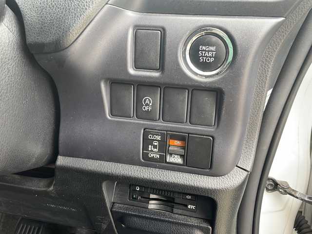 トヨタ ヴォクシー ZS 神奈川県 2014(平26)年 10万km ホワイトパールクリスタルシャイン 純正ナビ/（CD/DVD/AM/FM/SD/USB/AUX/BT/フルセグTV)/バックカメラ/前方ドライブレコーダー/ETC/左側パワースライドドア/右側スライドドア/プッシュスタート/横滑り防止装置/盗難防止装置/ブレーキアシスト/トラクションコントロール/ABS/アイドリングストップ/純正フロアマット/純正アルミホイール/スペアキー×１/保証書/取扱説明書