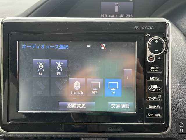 トヨタ ヴォクシー ZS 神奈川県 2014(平26)年 10万km ホワイトパールクリスタルシャイン 純正ナビ/（CD/DVD/AM/FM/SD/USB/AUX/BT/フルセグTV)/バックカメラ/前方ドライブレコーダー/ETC/左側パワースライドドア/右側スライドドア/プッシュスタート/横滑り防止装置/盗難防止装置/ブレーキアシスト/トラクションコントロール/ABS/アイドリングストップ/純正フロアマット/純正アルミホイール/スペアキー×１/保証書/取扱説明書