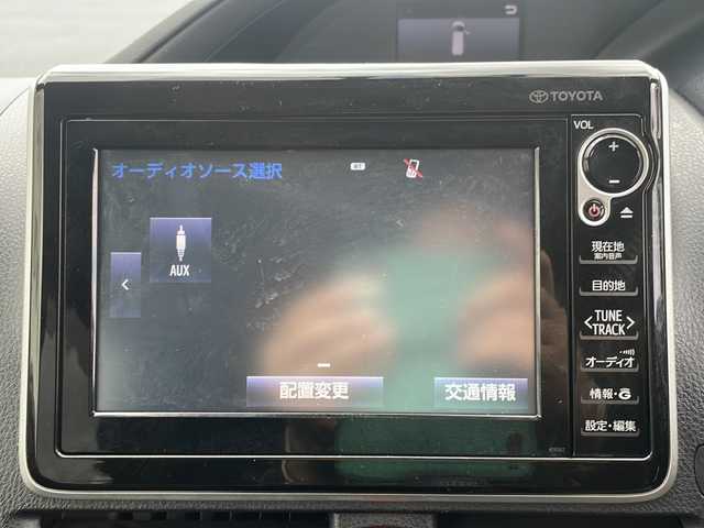 トヨタ ヴォクシー ZS 神奈川県 2014(平26)年 10万km ホワイトパールクリスタルシャイン 純正ナビ/（CD/DVD/AM/FM/SD/USB/AUX/BT/フルセグTV)/バックカメラ/前方ドライブレコーダー/ETC/左側パワースライドドア/右側スライドドア/プッシュスタート/横滑り防止装置/盗難防止装置/ブレーキアシスト/トラクションコントロール/ABS/アイドリングストップ/純正フロアマット/純正アルミホイール/スペアキー×１/保証書/取扱説明書