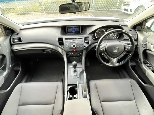 ホンダ アコード ツアラー 20TL インターナビパッケージ 新潟県 2012(平24)年 7.8万km ホワイトオーキッドパール (株)IDOMが運営する【じしゃロン新潟店】の自社ローン専用車両になります。/こちらは現金またはオートローンご利用時の価格です。自社ローンご希望の方は別途その旨お申付け下さい/スマートキー/スペアキー１本付/クルーズコントロール/純正ナビ/ワンセグテレビ（走行時視聴不可）/CD、DVD、AM、FM視聴可能/バックカメラ/ETC/純正フロアマット/純正AW/本革巻きステアリング/ウインカーミラー/キセノンヘッドランプ