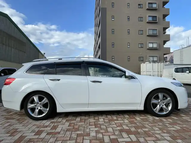 ホンダ アコード ツアラー 20TL インターナビパッケージ 新潟県 2012(平24)年 7.8万km ホワイトオーキッドパール (株)IDOMが運営する【じしゃロン新潟店】の自社ローン専用車両になります。/こちらは現金またはオートローンご利用時の価格です。自社ローンご希望の方は別途その旨お申付け下さい/スマートキー/スペアキー１本付/クルーズコントロール/純正ナビ/ワンセグテレビ（走行時視聴不可）/CD、DVD、AM、FM視聴可能/バックカメラ/ETC/純正フロアマット/純正AW/本革巻きステアリング/ウインカーミラー/キセノンヘッドランプ