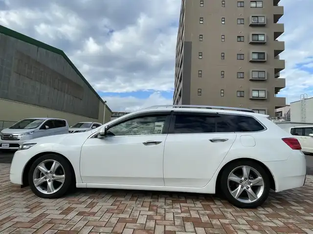 ホンダ アコード ツアラー 20TL インターナビパッケージ 新潟県 2012(平24)年 7.8万km ホワイトオーキッドパール (株)IDOMが運営する【じしゃロン新潟店】の自社ローン専用車両になります。/こちらは現金またはオートローンご利用時の価格です。自社ローンご希望の方は別途その旨お申付け下さい/スマートキー/スペアキー１本付/クルーズコントロール/純正ナビ/ワンセグテレビ（走行時視聴不可）/CD、DVD、AM、FM視聴可能/バックカメラ/ETC/純正フロアマット/純正AW/本革巻きステアリング/ウインカーミラー/キセノンヘッドランプ