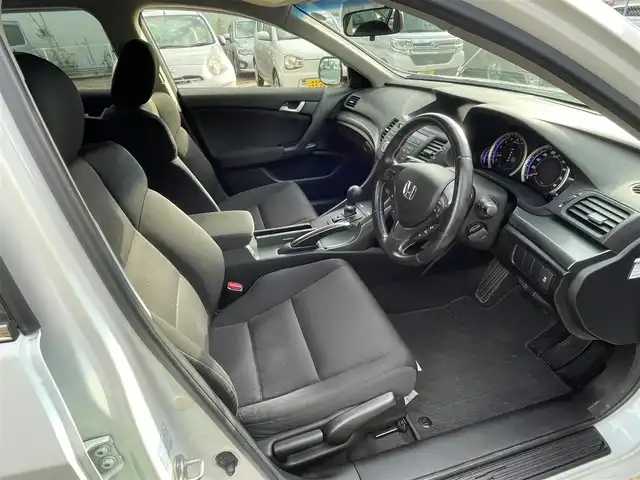 ホンダ アコード ツアラー 20TL インターナビパッケージ 新潟県 2012(平24)年 7.8万km ホワイトオーキッドパール (株)IDOMが運営する【じしゃロン新潟店】の自社ローン専用車両になります。/こちらは現金またはオートローンご利用時の価格です。自社ローンご希望の方は別途その旨お申付け下さい/スマートキー/スペアキー１本付/クルーズコントロール/純正ナビ/ワンセグテレビ（走行時視聴不可）/CD、DVD、AM、FM視聴可能/バックカメラ/ETC/純正フロアマット/純正AW/本革巻きステアリング/ウインカーミラー/キセノンヘッドランプ